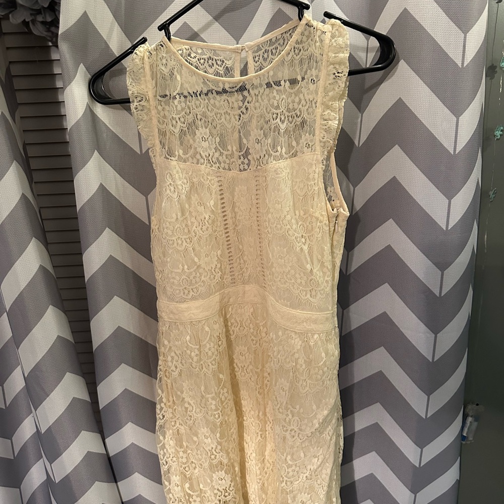 Elegant Lace Sleeveless Dress